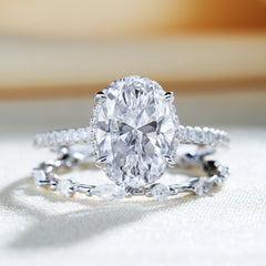 Attractive Oval Cut Wedding Ring Set