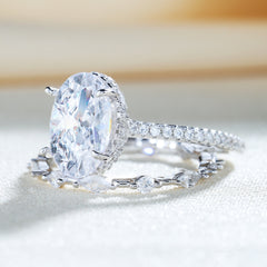 Attractive Oval Cut Wedding Ring Set
