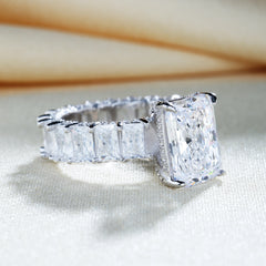 Gorgeous Radiant Cut Engagement Ring