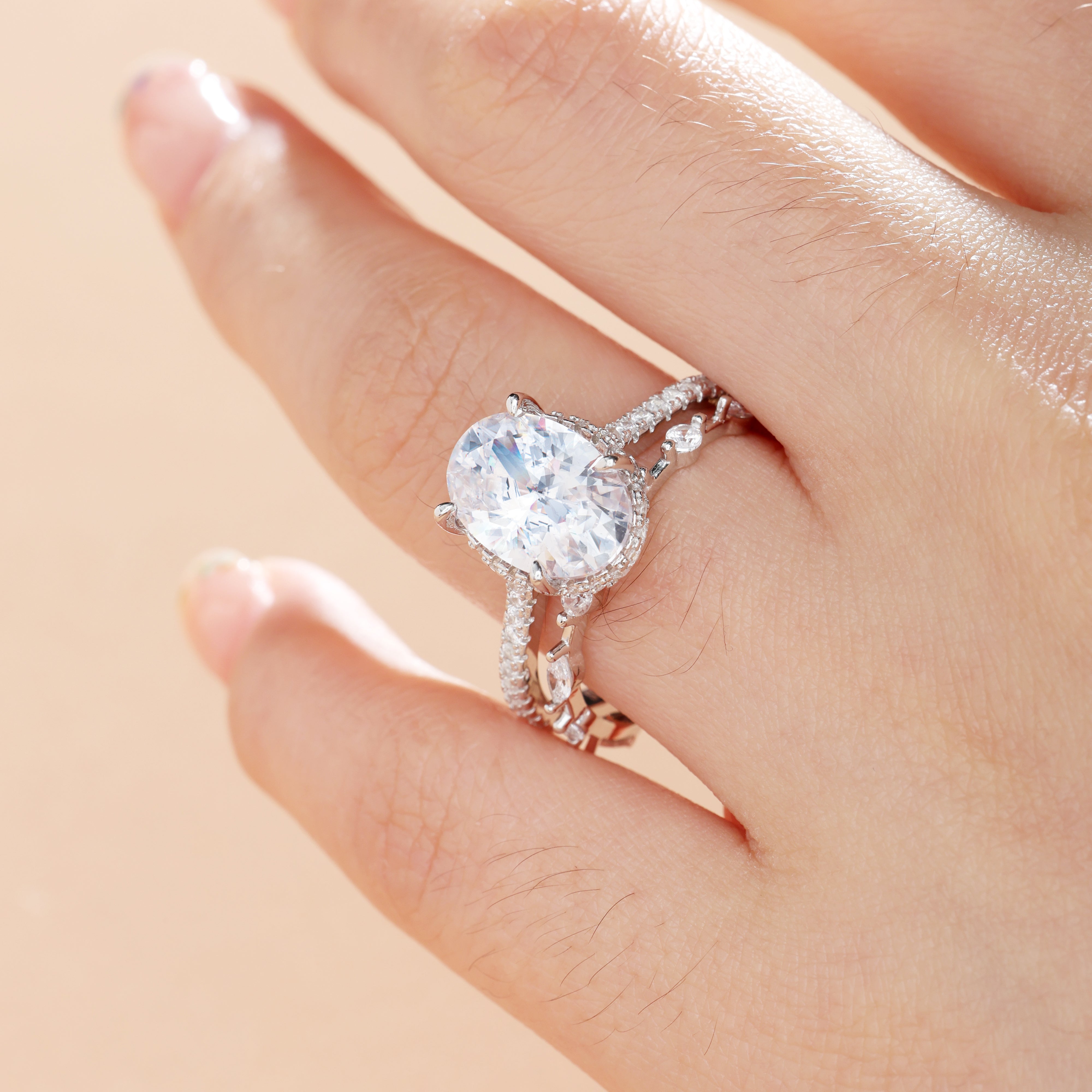 Attractive Oval Cut Wedding Ring Set
